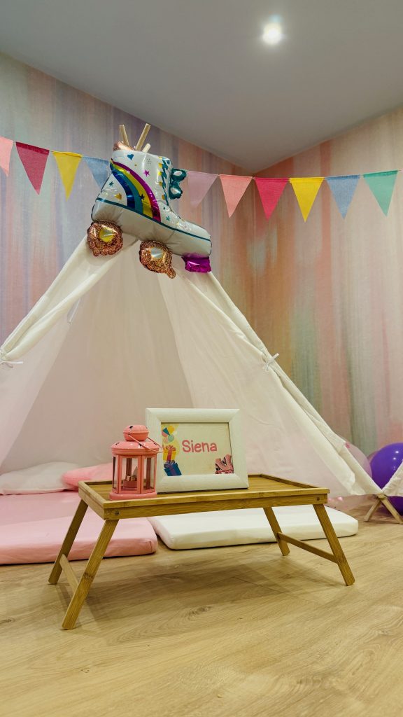 Fiesta tipi Madrid, tipi montado con todo detalle para la fiesta