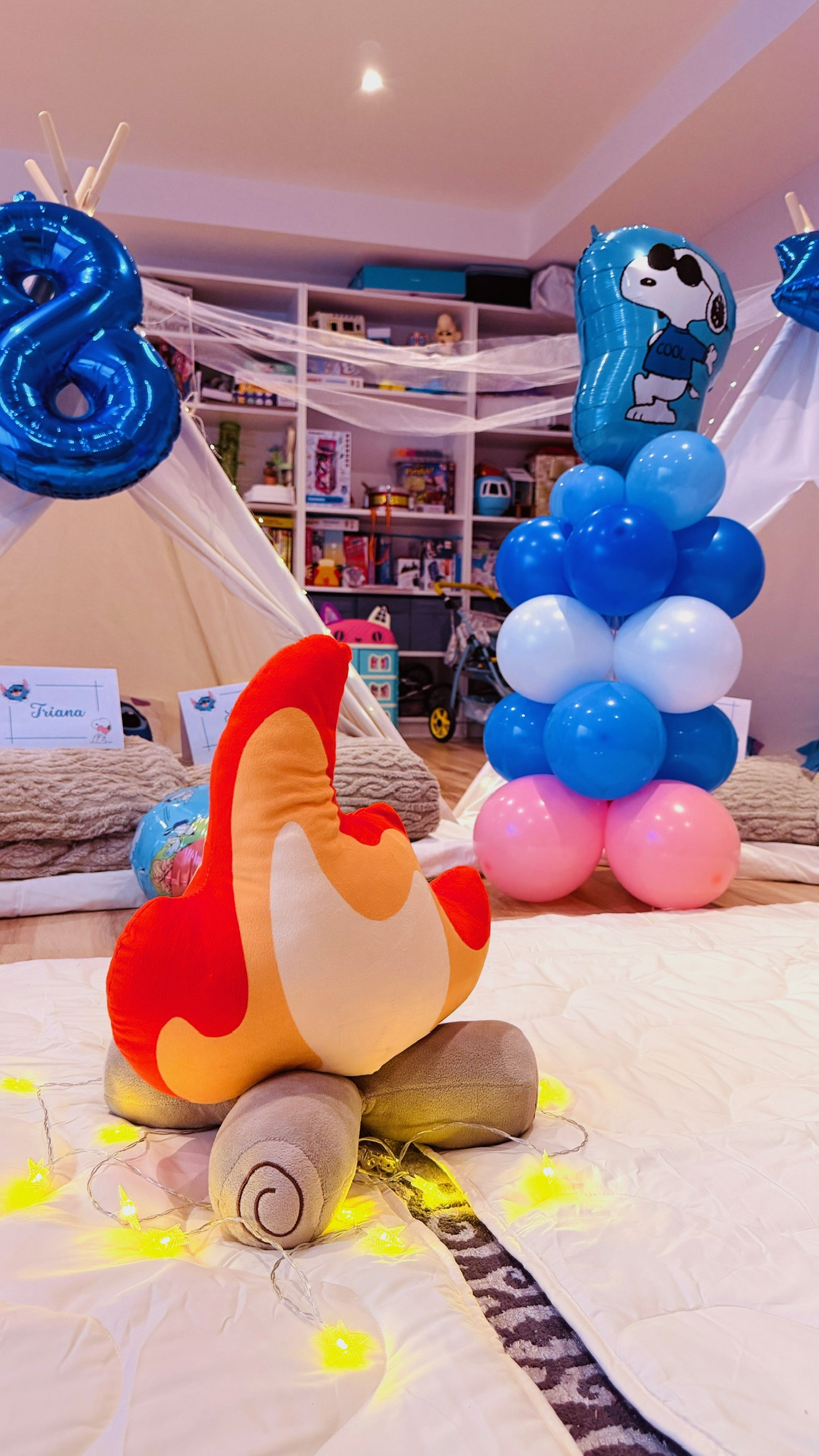 Fiesta de pijamas con tipis, con Stitch y Snoopy